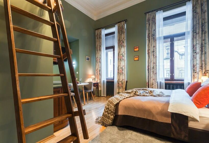 סטודיו נוח, Om Apartament