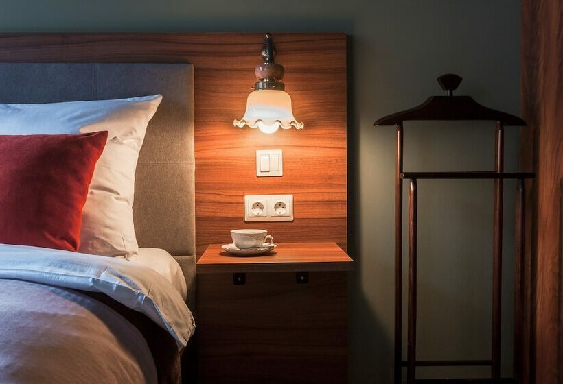 סטודיו נוח, Om Apartament