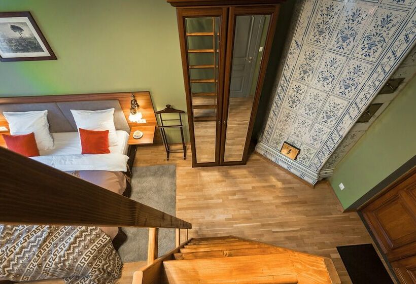 סטודיו נוח, Om Apartament