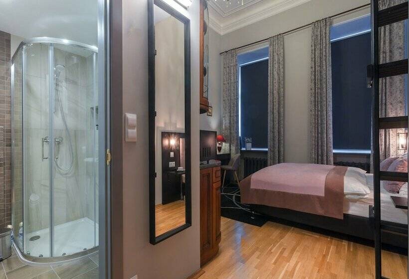 סטודיו נוח, Om Apartament