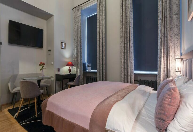 סטודיו נוח, Om Apartament