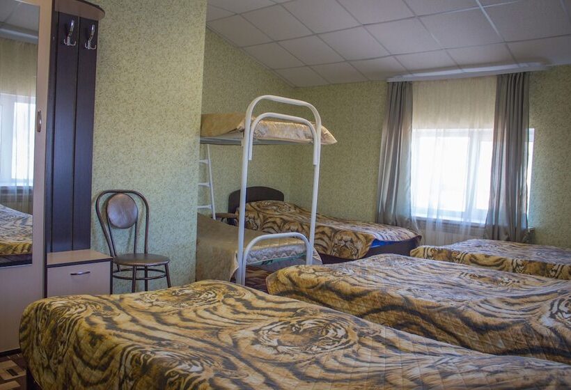 חדר משפחתי, Argo Guest House