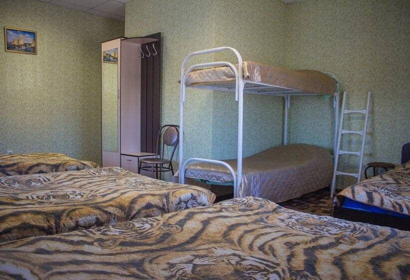 اتاق خانوادگی, Argo Guest House