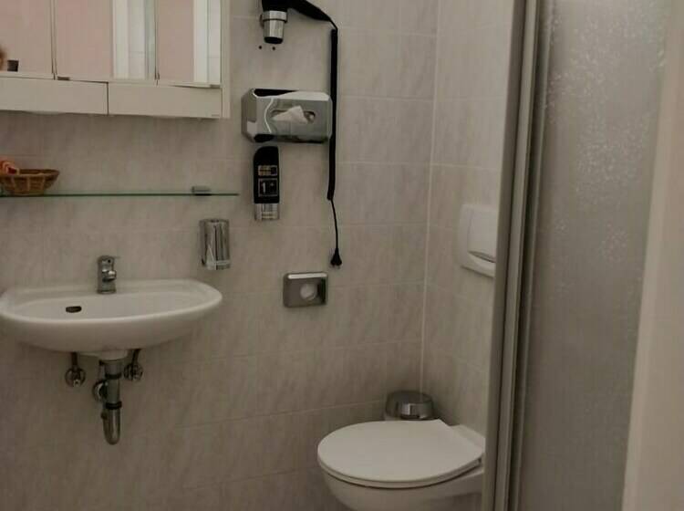 스탠다드 룸, Gaststätte & Pension Lichtenhainer Wasserfall