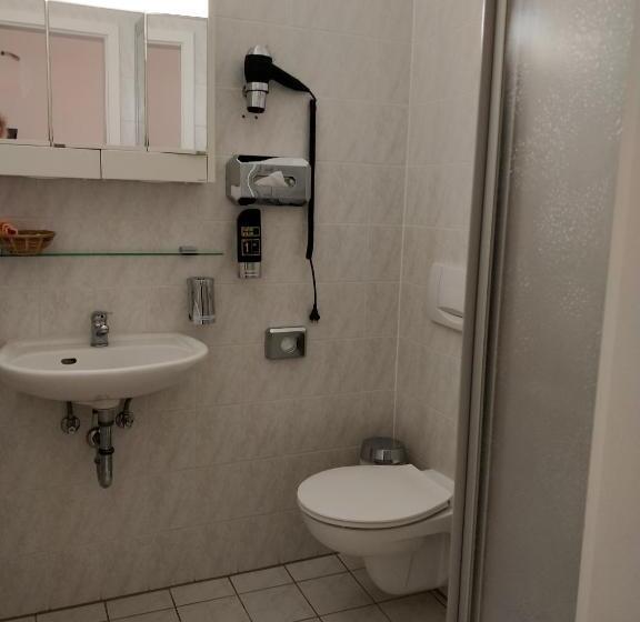 스탠다드 룸, Gaststätte & Pension Lichtenhainer Wasserfall