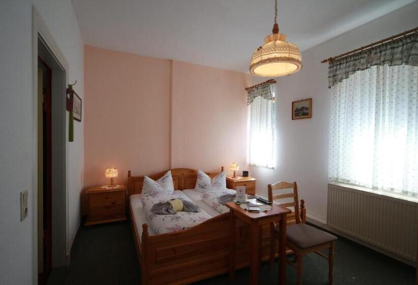 스탠다드 룸, Gaststätte & Pension Lichtenhainer Wasserfall