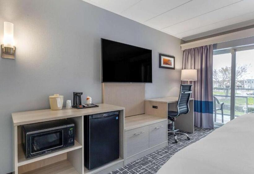 스탠다드 룸 풀장 전망, Comfort Inn Hyannis  Cape Cod