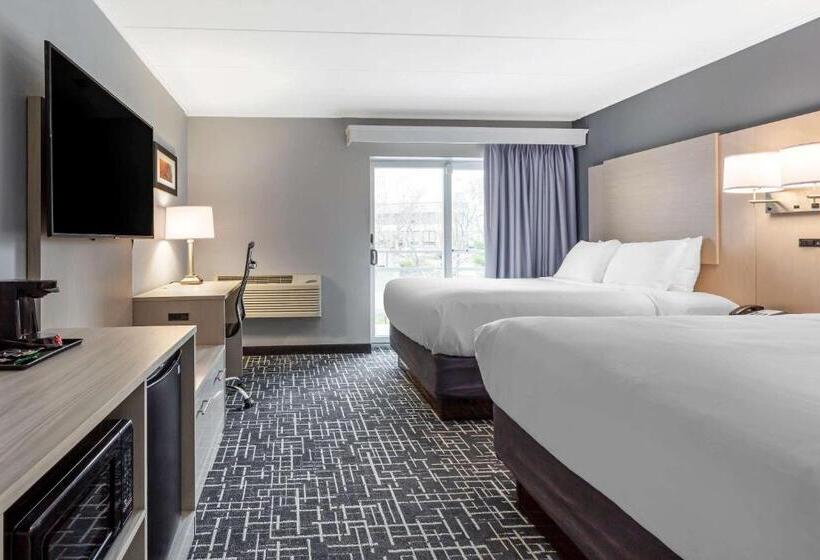 Номер Стандарт Вид на Бассейн, Comfort Inn Hyannis  Cape Cod