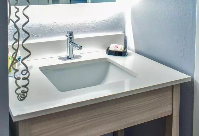 身障者適用キングサイズベッドルーム, Comfort Inn Hyannis  Cape Cod