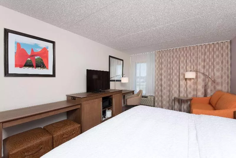 キングサイズベッドのスタンダードルーム, Hampton Inn Grand Rapids South