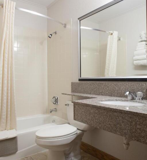 חדר סטנדרט עם מיטת קינג, Heartland Inn Coralville