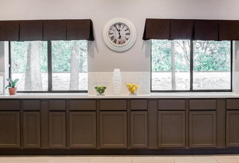 חדר סטנדרט עם מיטת קינג, Heartland Inn Coralville