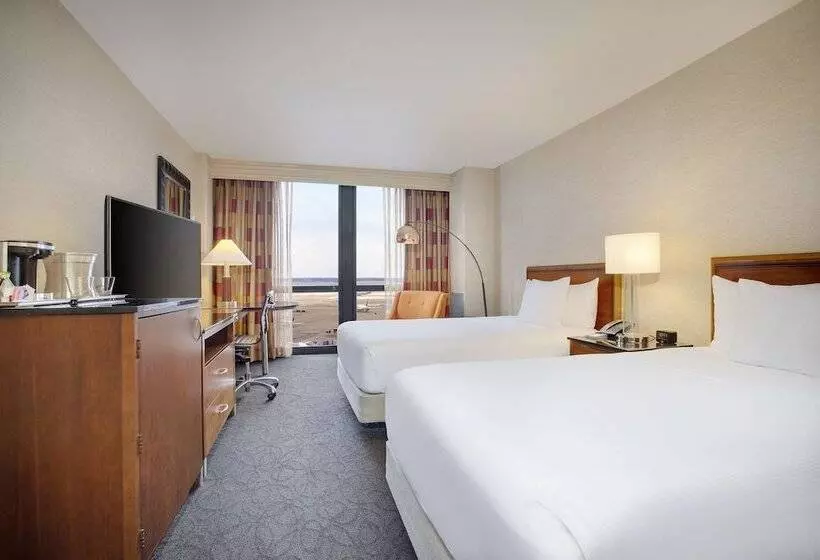 2ダブルベッドのスタンダードルーム, Hilton Chicago O'Hare Airport