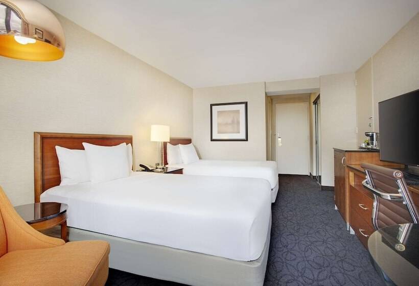 带2个双人床的标准工作室, Hilton Chicago O'Hare Airport