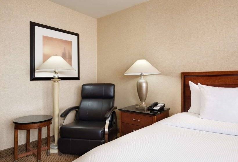 带2个双人床的标准工作室, Hilton Chicago O'Hare Airport