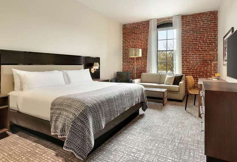 キングサイズベッドのスタンダードルーム, Hilton Minneapolis