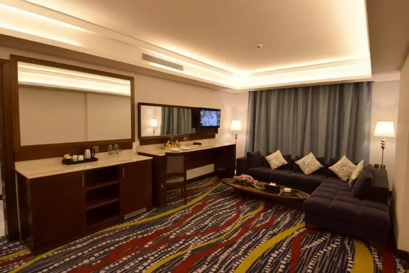 キングサイズベッドのジュニアスイート, Holiday Inn Express Hotel & Suites Ft. Lauderdale Plantation, An Ihg