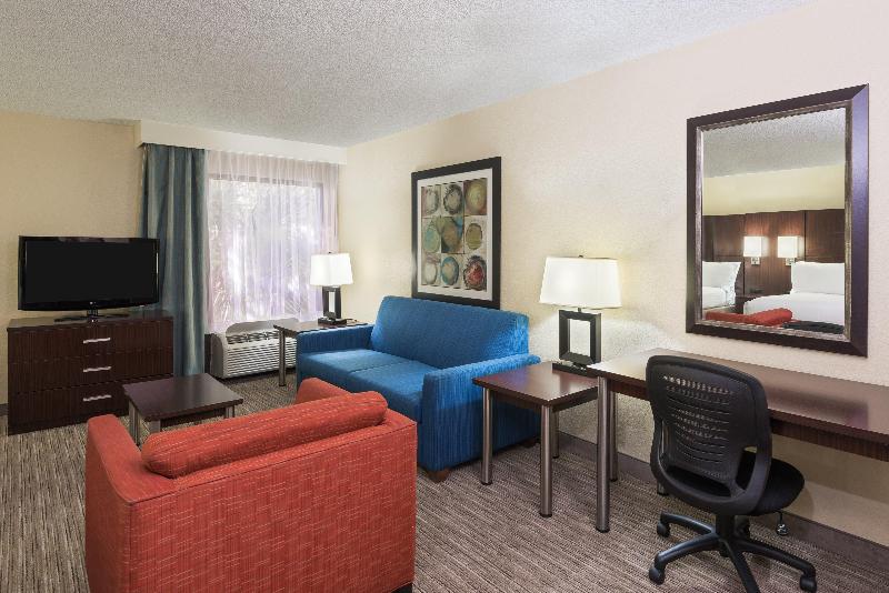 جناح جونيور, Holiday Inn Express Hotel & Suites Ft. Lauderdale Plantation, An Ihg