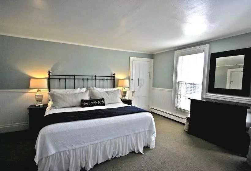اتاق استاندارد با تخت بزرگ, The Hedges Inn