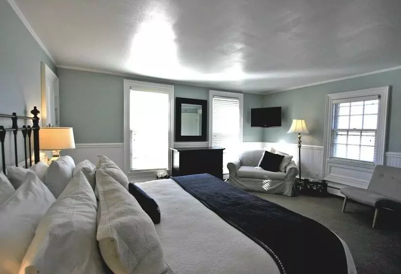 اتاق استاندارد با تخت بزرگ, The Hedges Inn