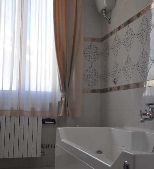 带大床的标准间, Villa Del Poeta