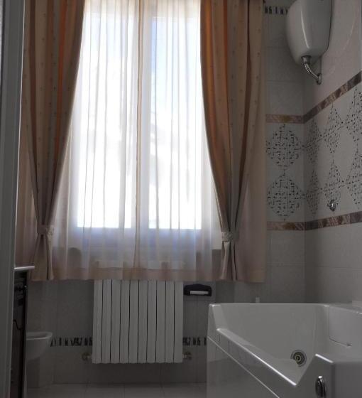 带大床的标准间, Villa Del Poeta