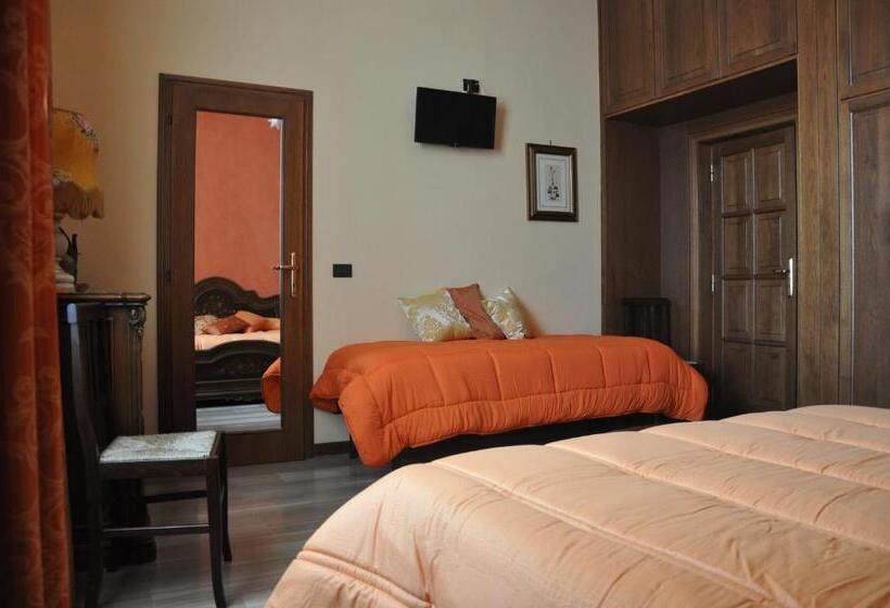 高级三人间, Villa Del Poeta