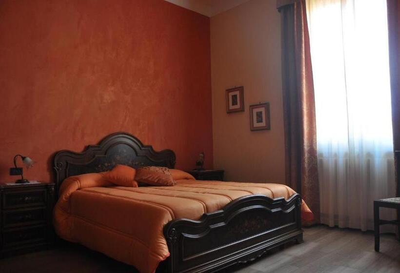 高级三人间, Villa Del Poeta