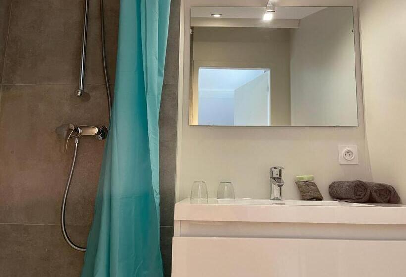 Номер Стандарт Вид на Сад, Aux Tourelles 1888   Tres Proche Lyon