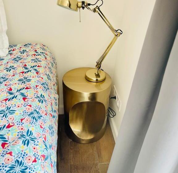 Семейный Номер, Aux Tourelles 1888   Tres Proche Lyon