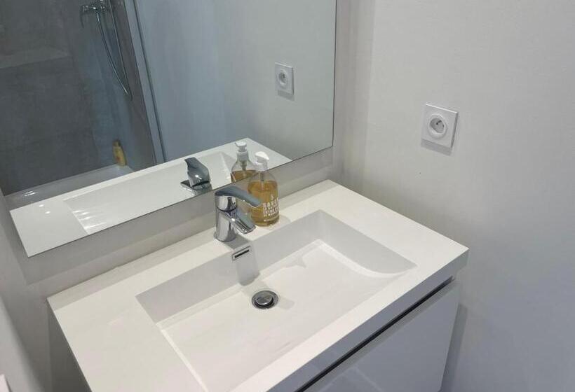 Номер Deluxe, Aux Tourelles 1888   Tres Proche Lyon