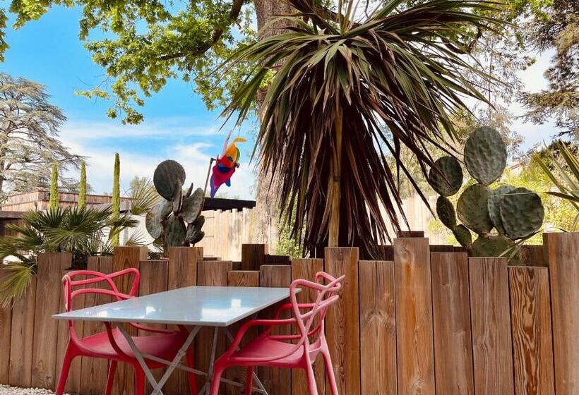 Номер Deluxe, Aux Tourelles 1888   Tres Proche Lyon