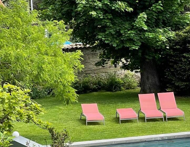 Трехместный Номер Стандарт Вид на Сад, Aux Tourelles 1888   Tres Proche Lyon