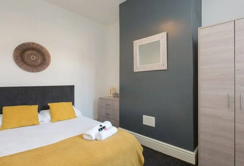 バス共有のスタンダードルーム, Townhouse @ Newlands Street Stoke