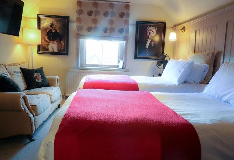 חדר סטנדרט לשלושה, The Kingsbury 7even 8ight