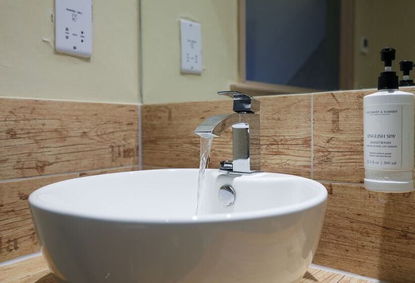 חדר סטנדרט, The Kingsbury 7even 8ight