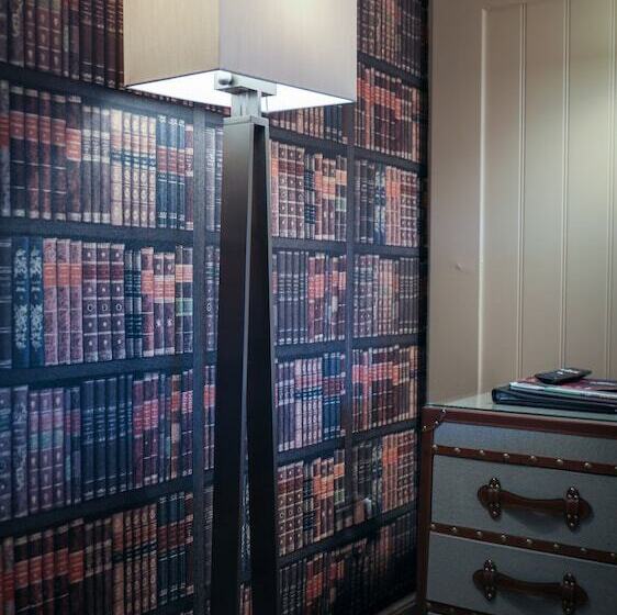 חדר סטנדרט לשלושה, The Kingsbury 7even 8ight