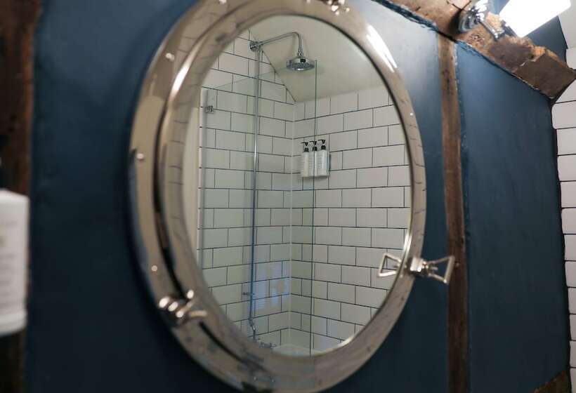 اتاق استاندارد, The Kingsbury 7even 8ight
