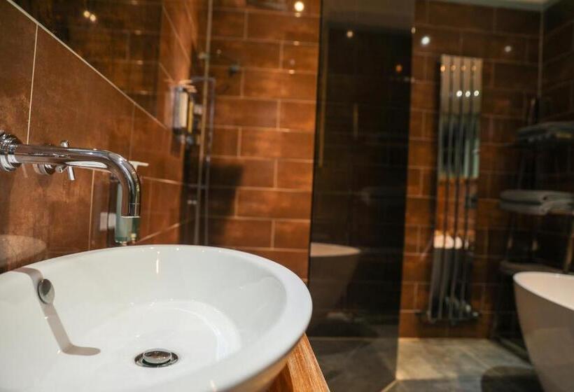 חדר דחוקס עם מיטת קינג, The Kingsbury 7even 8ight