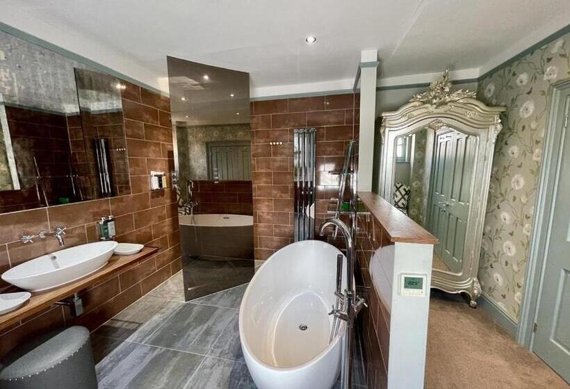 חדר דחוקס עם מיטת קינג, The Kingsbury 7even 8ight