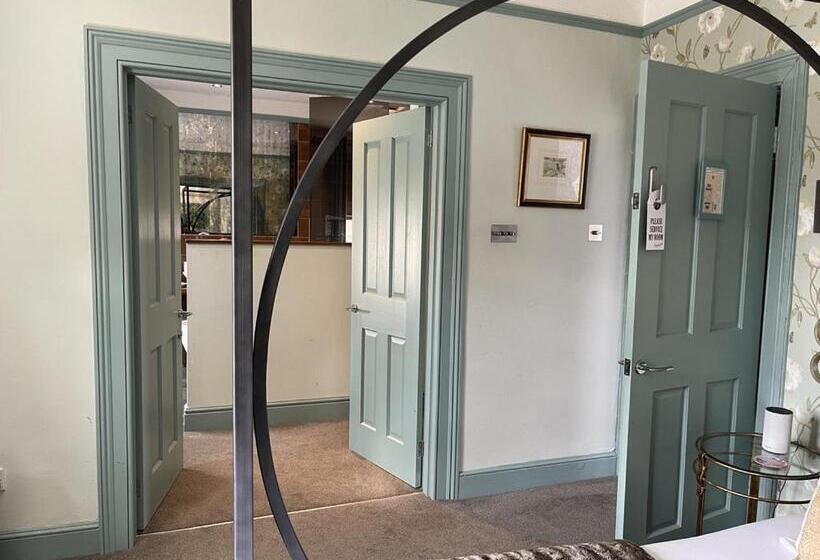 חדר דחוקס עם מיטת קינג, The Kingsbury 7even 8ight