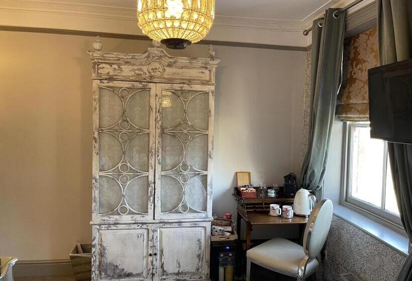 חדר סופריור עם מיטת קינג, The Kingsbury 7even 8ight