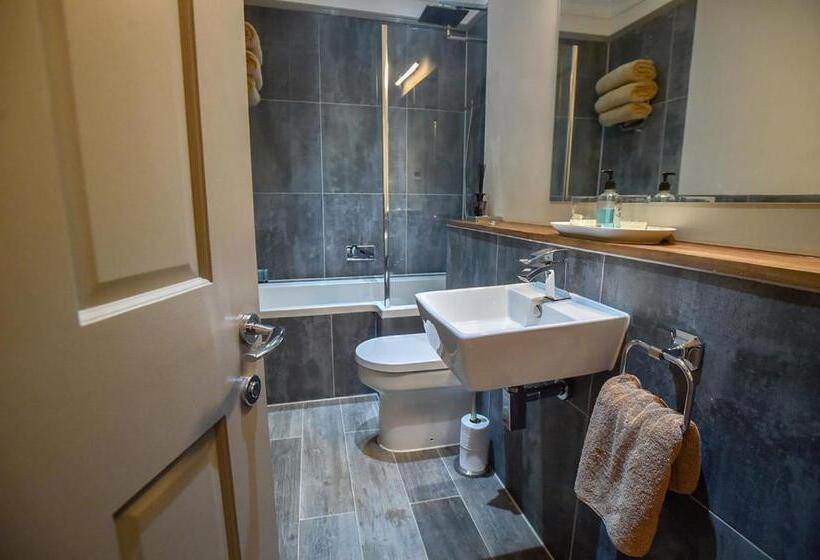 חדר סופריור עם מיטת קינג, The Kingsbury 7even 8ight