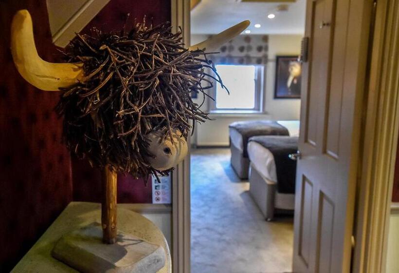 חדר סטנדרט לשלושה, The Kingsbury 7even 8ight