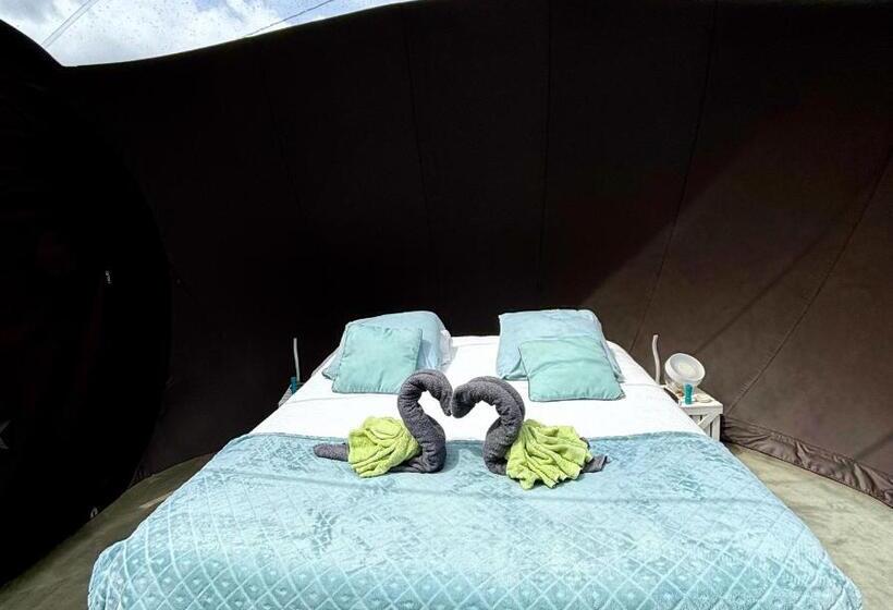 Standard Tent, Le Castelat De Julienna