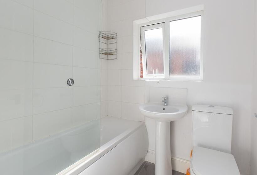 バス共有のスタンダードルーム, Townhouse @ Electricity Street Crewe