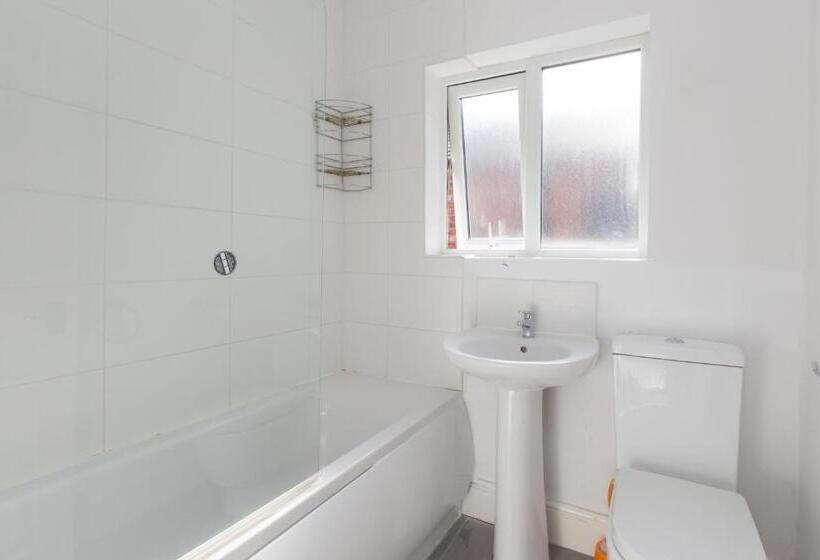 バス共有のスタンダードルーム, Townhouse @ Electricity Street Crewe