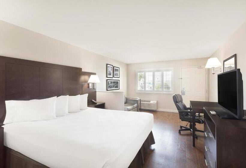 Номер Deluxe Кровать Кинг, Baymont By Wyndham Modesto Salida
