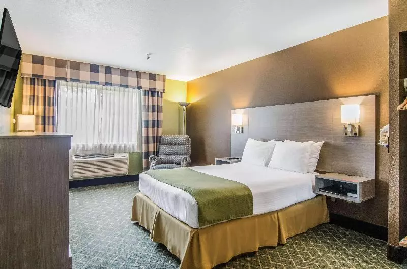 キングサイズベッドのスイートルーム, Guesthouse Inn & Suites Poulsbo
