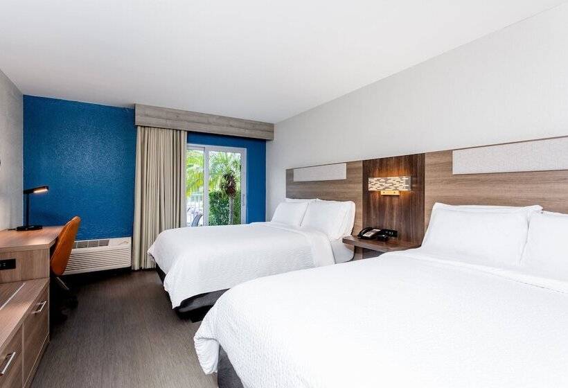 غرفه قياسيه سريرين مزدوجين, Holiday Inn Express Hotel Clearwater East   Icot Center, An Ihg